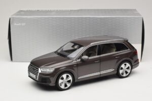 Audi Q7 4M Argus Brown Minichamps 1:18 5011407615 Kov – obrázok 8 z 8
