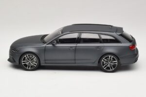 Audi RS6 C7 Avant Daytona Grey Minichamps 1:18 5011216225 Kov – obrázok 4 z 8