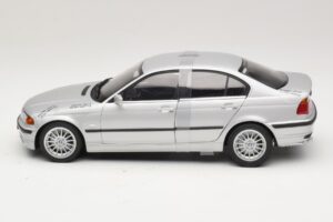 BMW 3-Series E46 6-Cylinder Strieborný UT Models 1:18 20512 Kov – obrázok 3 z 6