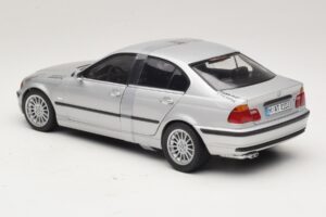 BMW 3-Series E46 6-Cylinder Strieborný UT Models 1:18 20512 Kov – obrázok 5 z 6