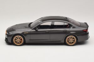 BMW M5 CS F90 Brands Hatch Grey Metallic GT Spirit 1:18 GT993 Živica – obrázok 3 z 6
