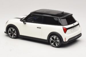 Mini Cooper S F66 Nanuq White Metallic Otto 1:18 OT1245 Živica – obrázok 5 z 6