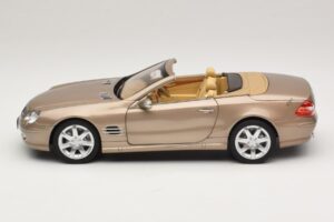 Mercedes SL500 R230 Travertine Beige Norev 1:18 183843 Kov – obrázok 5 z 9