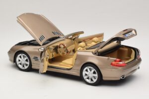 Mercedes SL500 R230 Travertine Beige Norev 1:18 183843 Kov – obrázok 6 z 9