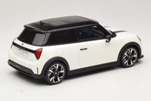 Mini Cooper S F66 Nanuq White Metallic Otto 1:18 OT1245 Živica – obrázok 2 z 6