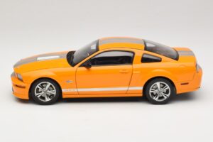 Ford Mustang GT S197 Grabber Orange Metallic AUTOart 1:18 73117-A1 Kov – obrázok 4 z 8