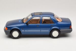 Ford Orion Mk2 1.6i Metallic Blue MCG 1:18 MCG18490 Kov – obrázok 3 z 6