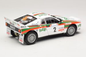 Lancia 037 #2 A. Bettega / M. Perissinot Rally San Marino 1984 Kyosho 1:18 08306F Kov – obrázok 3 z 8