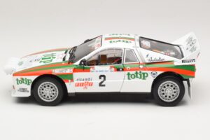 Lancia 037 #2 A. Bettega / M. Perissinot Rally San Marino 1984 Kyosho 1:18 08306F Kov – obrázok 4 z 8