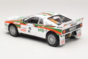 Lancia 037 #2 A. Bettega / M. Perissinot Rally San Marino 1984 Kyosho 1:18 08306F Kov – obrázok 7 z 8