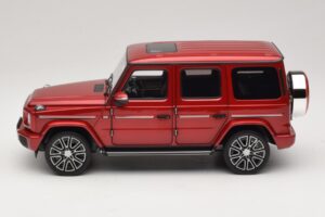 Mercedes G-Class W465 Hyacinth Red Norev 1:18 183037 Kov – obrázok 3 z 6