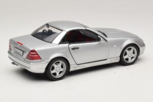 Mercedes SLK230 R170 AMG Roadster Strieborný UT Models 1:18 26152 Kov – obrázok 3 z 8