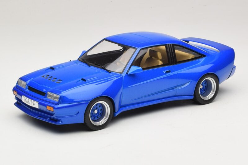 Opel Manta B Modrá Metalíza MCG 1:18 MCG18258 Kov