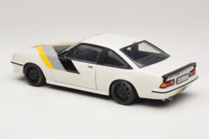 Opel Manta B GT/E Biely Čierne Špeciálne Kolesá Revell 1:18 08422 Kov – obrázok 7 z 8