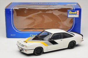 Opel Manta B GT/E Biely Čierne Špeciálne Kolesá Revell 1:18 08422 Kov – obrázok 8 z 8