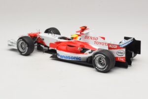 Panasonic Toyota Racing TF106 #12 R. Schumacher 2006 Minichamps 1:18 AM59557K Kov – obrázok 5 z 7