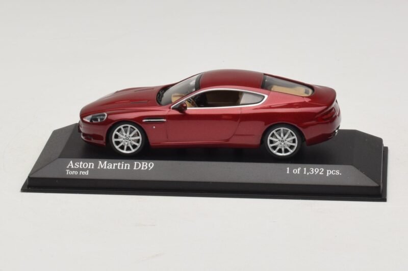 Aston Martin DB9 Červený Metalický Minichamps 1:43 400137340 Kov