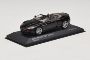 Aston Martin DBS Volante Čierny Metalický Minichamps 1:43 400137930 Kov – obrázok 2 z 4