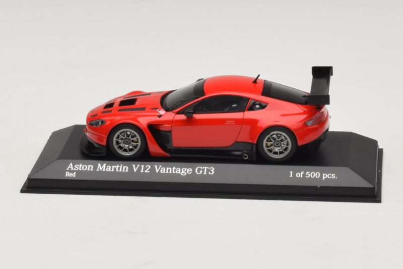 Aston Martin V12 Vantage GT3 Červený Minichamps 1:43 Aston Martin V12 Vantage GT3 Červený Minichamps 1:43 4371121392 Kov