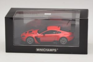 Aston Martin V12 Vantage GT3 Červený Minichamps 1:43 4371121392 Kov – obrázok 4 z 4