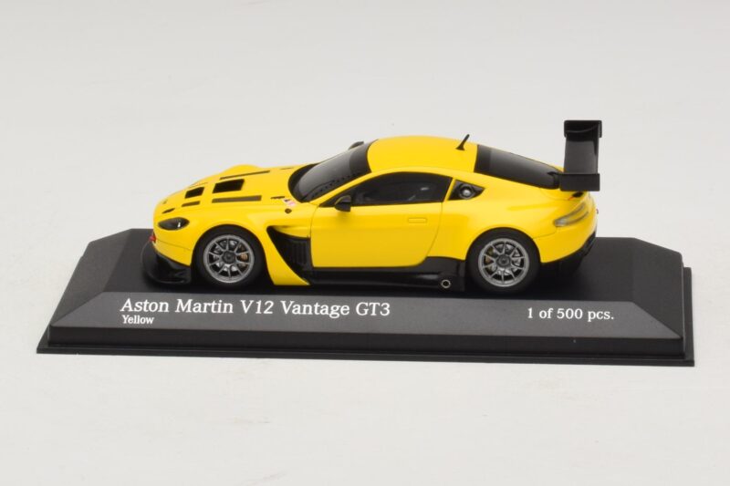 Aston Martin V12 Vantage GT3 Žltý Minichamps 1:43 437121391 Kov