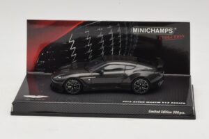 Aston Martin V12 Zagato Scintilla Silver Minichamps 1:43 437137221 Kov