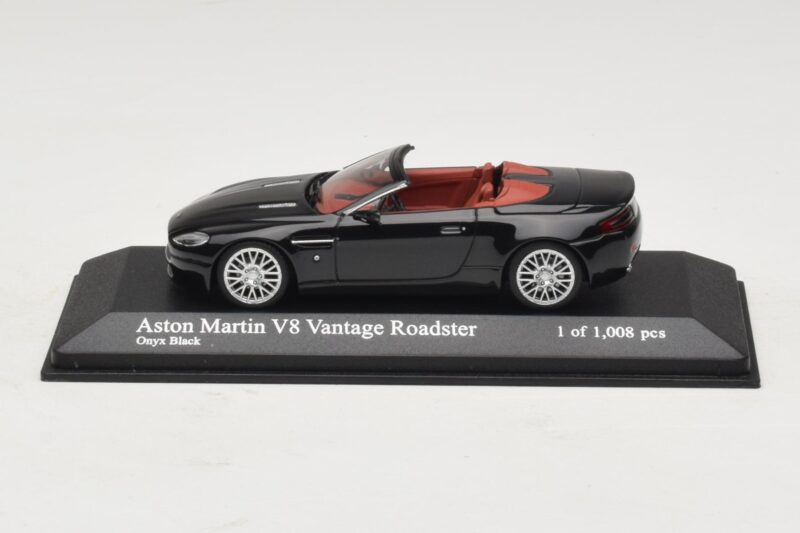 Aston Martin V8 Vantage Roadster Čierny Metalický Minichamps 1:43 Aston Martin V8 Vantage Roadster Čierny Metalický Minichamps 1:43 400137431 Kov