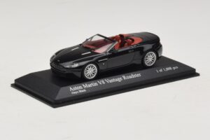 Aston Martin V8 Vantage Roadster Čierny Metalický Minichamps 1:43 400137431 Kov – obrázok 2 z 4