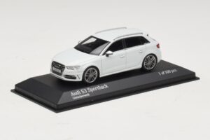 Audi S3 8V Sportback Biely Minichamps 1:43 437013010 Kov – obrázok 2 z 4