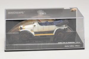 Audi Typ A Phaeton Biely Modrý Minichamps 1:43 437019032 Kov – obrázok 4 z 5