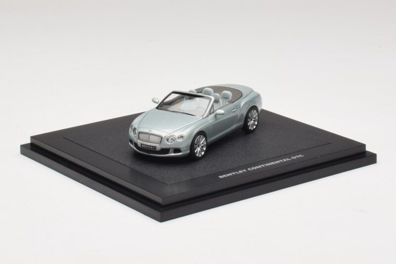 Bentley Continental GTC Light Grey Metallic Minichamps 1:43 Bentley Continental GTC Light Grey Metallic Minichamps 1:43 BL907 Kov
