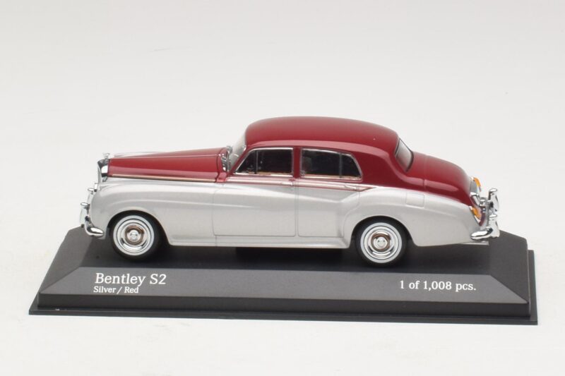 Bentley S2 Strieborný Červený Minichamps 1:43 Bentley S2 Strieborný Červený Minichamps 1:43 403139953 Kov
