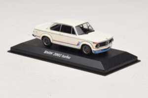 BMW 2002 Turbo Biely Maxichamps 1:43 940022201 Kov – obrázok 3 z 4