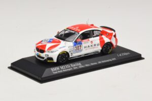 BMW M235i Bong Motorsport #307 Nett / Akata 24 Hours of Nurburgring 2015 Minichamps 1:43 437152507 Kov – obrázok 2 z 4
