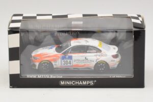 BMW M235i Team Rent2drive #304 Ackermann / Wishkirchen 24 Hours of Nurburgring 2015 Minichamps 1:43 437152504 Kov – obrázok 4 z 4