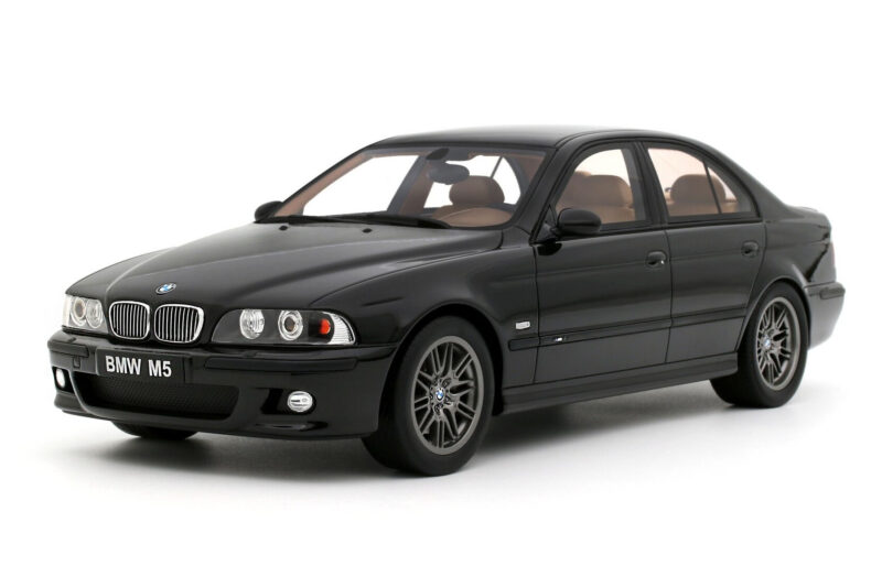 BMW M5 E39 Black Sapphire Metallic Otto 1:18 OT1338 Živica