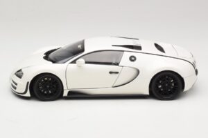 Bugatti Veyron Super Sport Biely Minichamps 1:18 100110844 Kov – obrázok 4 z 8