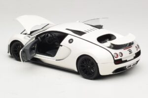 Bugatti Veyron Super Sport Biely Minichamps 1:18 100110844 Kov – obrázok 5 z 8