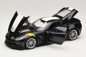 Chevrolet Corvette C7 Grand Sport Čierna s Bielymi Pruhmi AUTOart 1:18 71273 Kompozit – obrázok 2 z 8