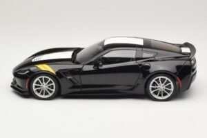 Chevrolet Corvette C7 Grand Sport Čierna s Bielymi Pruhmi AUTOart 1:18 71273 Kompozit – obrázok 4 z 8