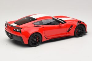 Chevrolet Corvette C7 Grand Sport Červená s Bielymi Pruhmi AUTOart 1:18 71274 Kompozit – obrázok 3 z 8