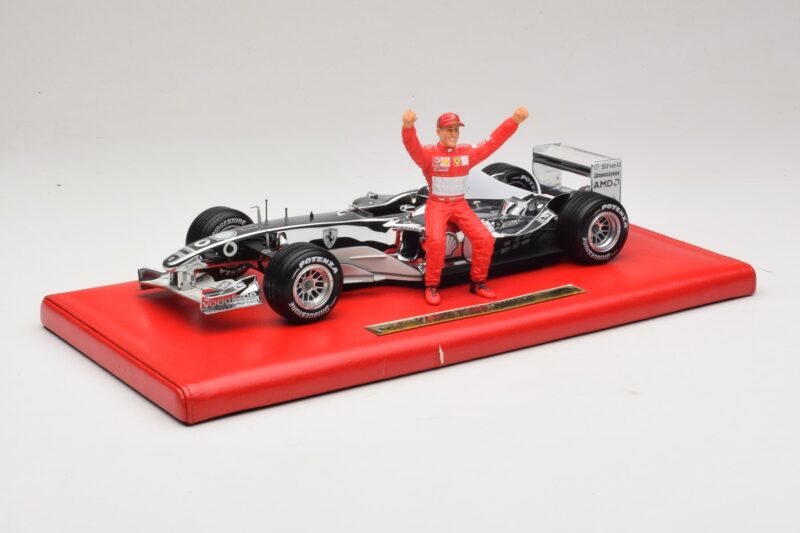 Ferrari F2004 #1 M. Schumacher Six Time World Champion 2004 Chróm Strieborná Hot Wheels 1:18 C7332 Kov