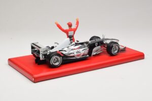 Ferrari F2004 #1 M. Schumacher Six Time World Champion 2004 Chróm Strieborná Hot Wheels 1:18 C7332 Kov – obrázok 2 z 6