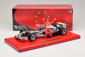 Ferrari F2004 #1 M. Schumacher Six Time World Champion 2004 Chróm Strieborná Hot Wheels 1:18 C7332 Kov – obrázok 6 z 6