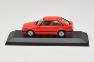 Ford Escort Mk3 3-dverový Červený Minichamps 1:43 400085000 Kov