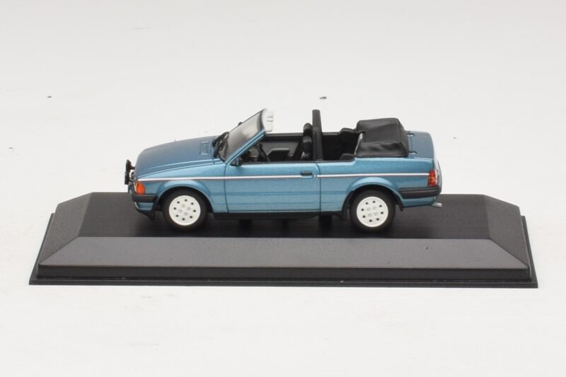 Ford Escort Mk3 Kabriolet Modrý Metalíza Minichamps 1:43 Ford Escort Mk3 Kabriolet Modrý Metalíza Minichamps 1:43 400085030 Kov