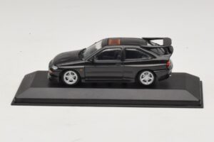 Ford Escort RS Cosworth Čierna Metalíza Minichamps 1:43 430082106 Kov