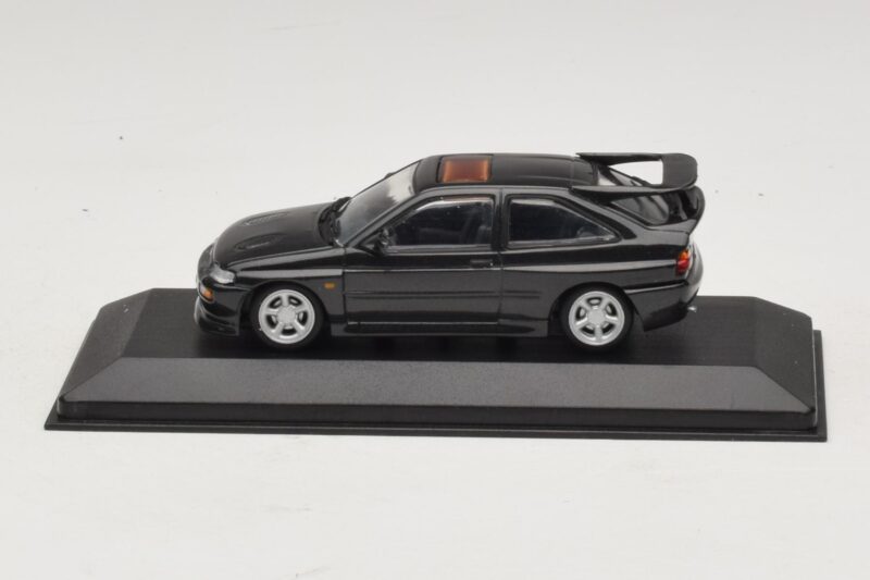 Ford Escort RS Cosworth Čierna Metalíza Minichamps 1:43 430082106 Kov