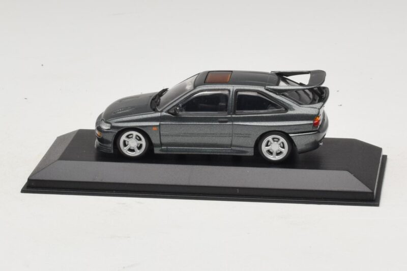 Ford Escort RS Cosworth Tmavo Zelená Metalíza Minichamps 1:43 430086300 Kov