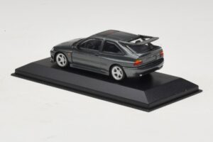 Ford Escort RS Cosworth Tmavo Zelená Metalíza Minichamps 1:43 430086300 Kov – obrázok 3 z 4